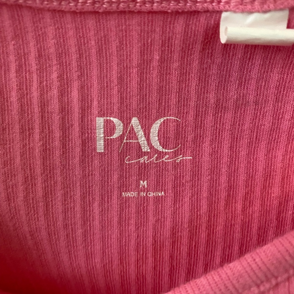 Hot pink pacsun twisted crop top with cutout, paccares crawfish twisted t-shirt - Picture 4 of 4